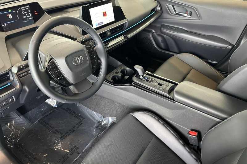 Toyota Prius Vehicle Full-screen Gallery Image 10