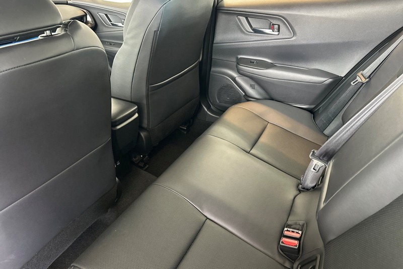 Toyota Prius Vehicle Full-screen Gallery Image 12