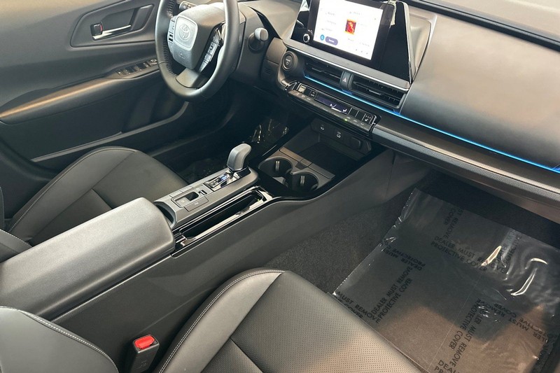 Toyota Prius Vehicle Full-screen Gallery Image 16