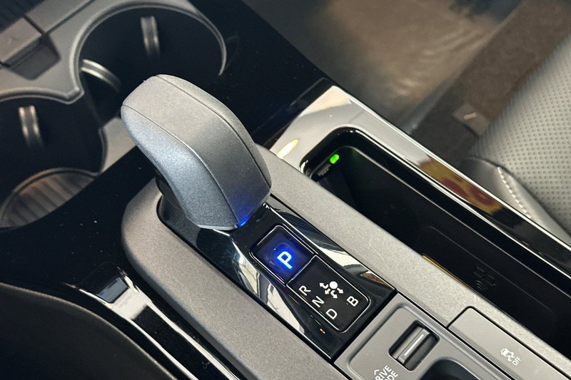 Toyota Prius Vehicle Full-screen Gallery Image 22