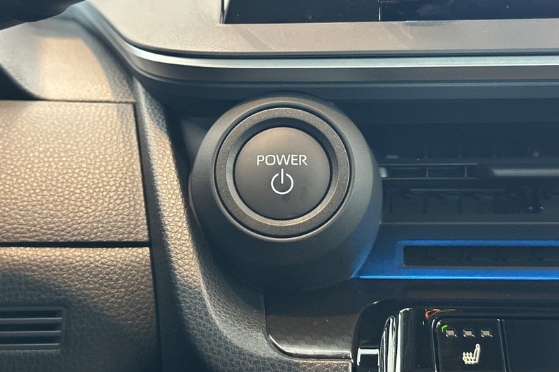 Toyota Prius Vehicle Full-screen Gallery Image 23