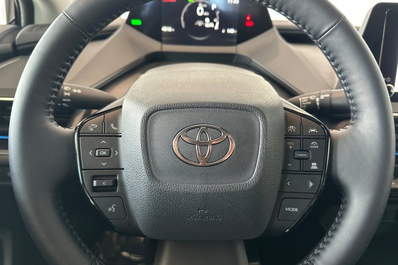 Toyota Prius Vehicle Full-screen Gallery Image 24