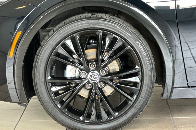 Toyota Prius Vehicle Full-screen Gallery Image 27