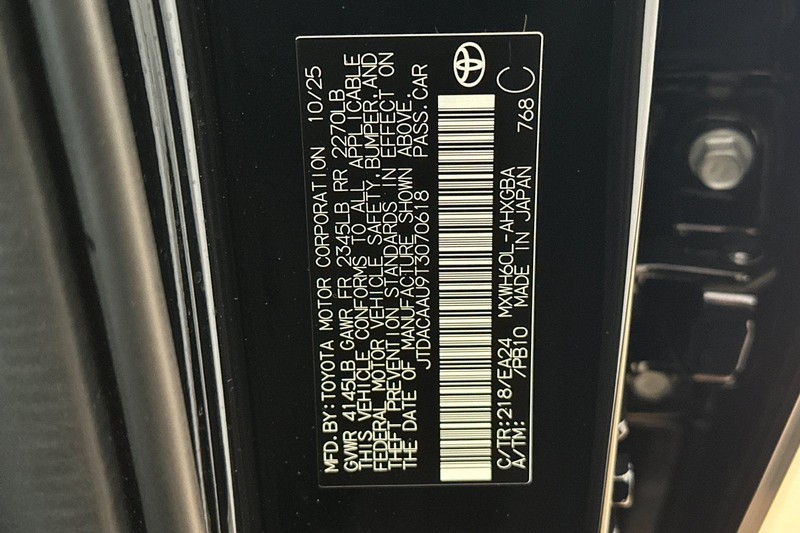 Toyota Prius Vehicle Full-screen Gallery Image 30