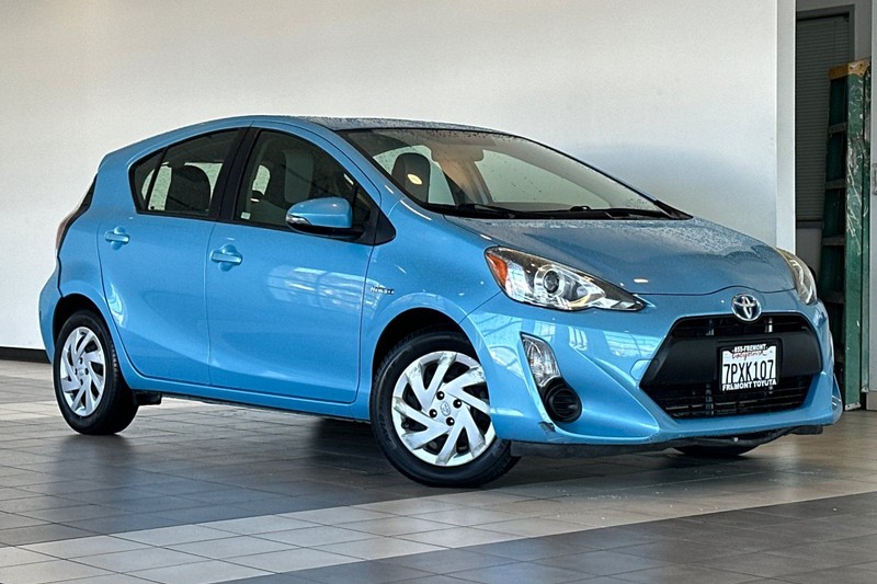 Toyota Prius c Vehicle Full-screen Gallery Image 02
