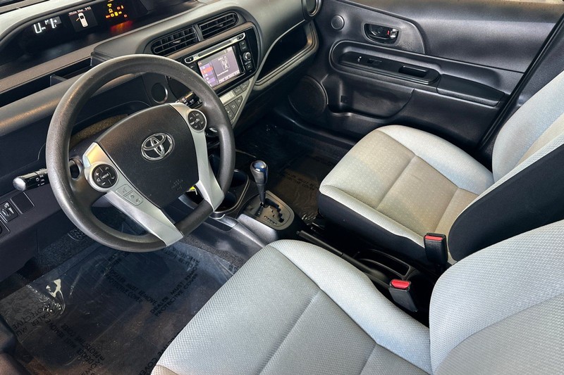 Toyota Prius c Vehicle Full-screen Gallery Image 10
