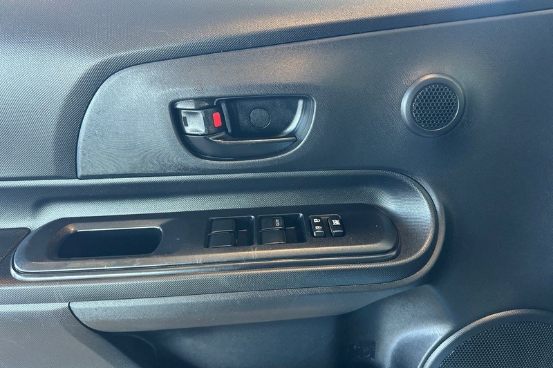 Toyota Prius c Vehicle Full-screen Gallery Image 11