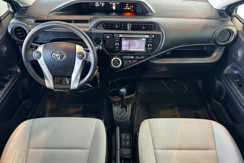 Toyota Prius c Vehicle Full-screen Gallery Image 13