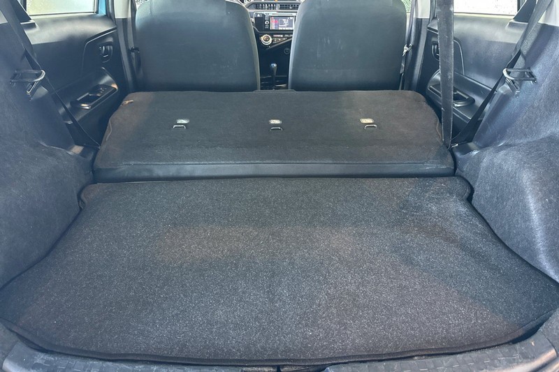 Toyota Prius c Vehicle Full-screen Gallery Image 15