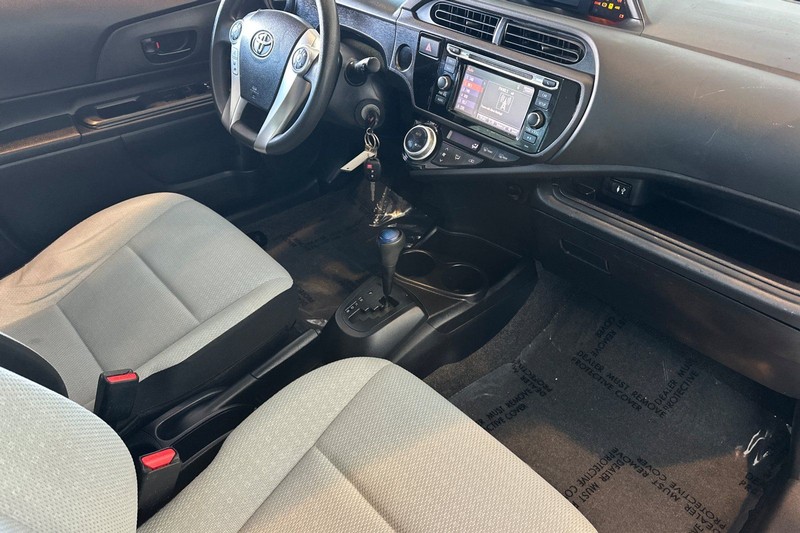 Toyota Prius c Vehicle Full-screen Gallery Image 16