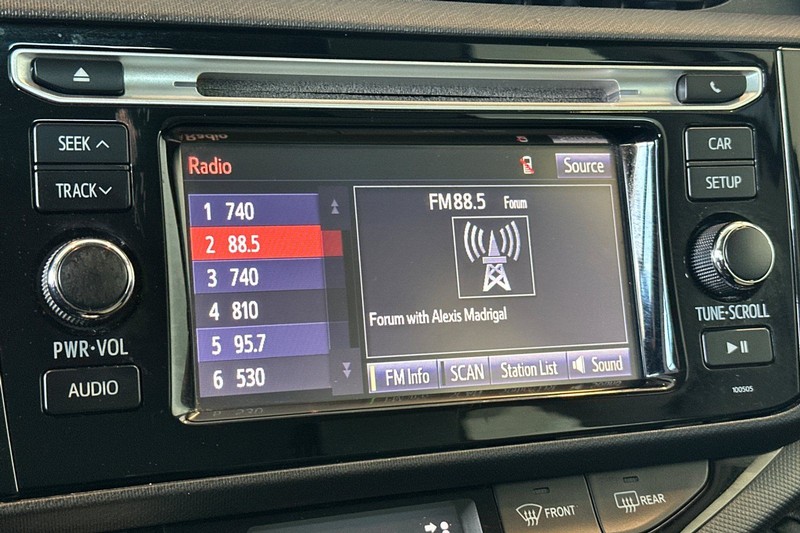 Toyota Prius c Vehicle Full-screen Gallery Image 18