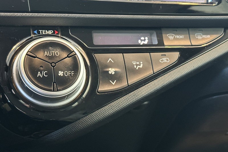 Toyota Prius c Vehicle Full-screen Gallery Image 19