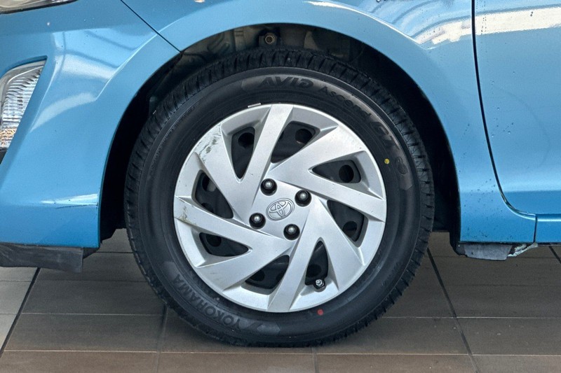 Toyota Prius c Vehicle Full-screen Gallery Image 24