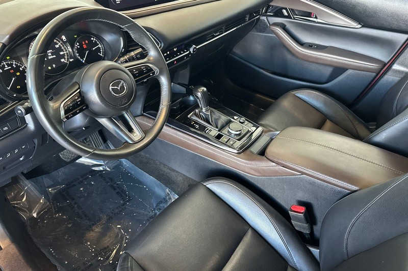 Mazda CX-30 Vehicle Full-screen Gallery Image 10