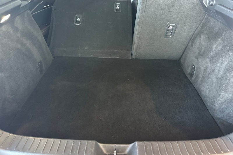 Mazda CX-30 Vehicle Full-screen Gallery Image 15