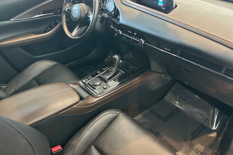 Mazda CX-30 Vehicle Full-screen Gallery Image 16