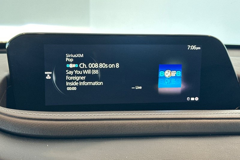 Mazda CX-30 Vehicle Full-screen Gallery Image 18