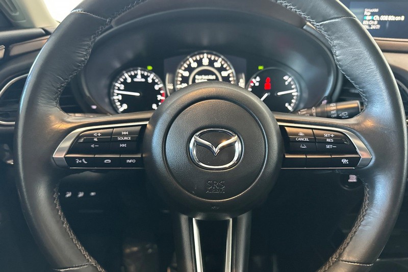 Mazda CX-30 Vehicle Full-screen Gallery Image 24