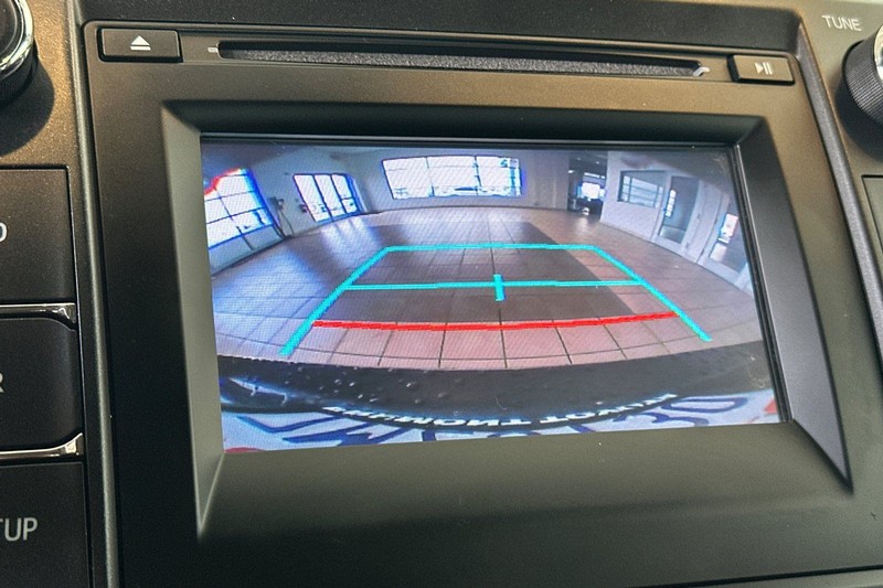 Toyota Camry Vehicle Full-screen Gallery Image 18