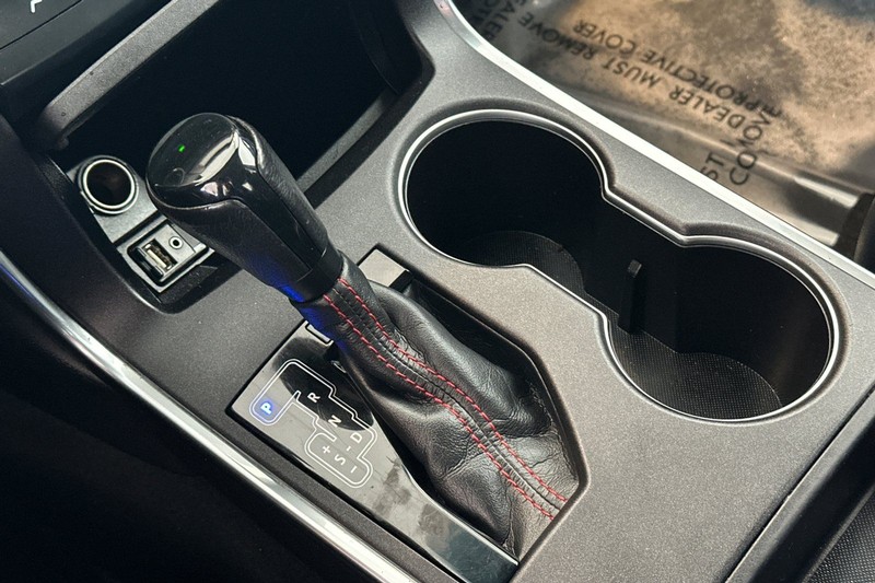 Toyota Camry Vehicle Full-screen Gallery Image 20