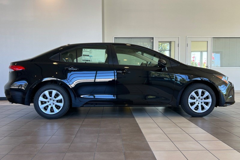 Toyota Corolla Vehicle Full-screen Gallery Image 04