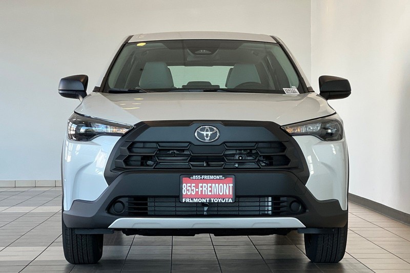 Toyota Corolla Cross Vehicle Full-screen Gallery Image 03