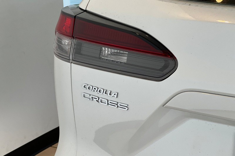 Toyota Corolla Cross Vehicle Full-screen Gallery Image 07