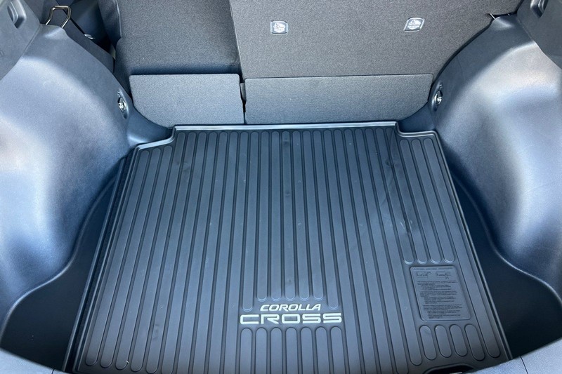 Toyota Corolla Cross Vehicle Full-screen Gallery Image 12