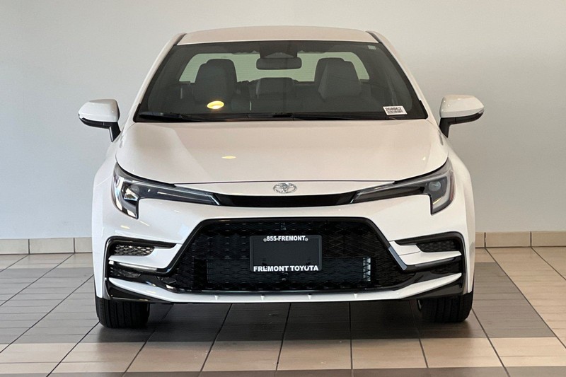 Toyota Corolla Vehicle Full-screen Gallery Image 03