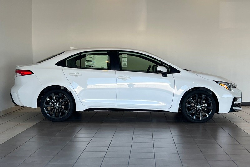 Toyota Corolla Vehicle Full-screen Gallery Image 04