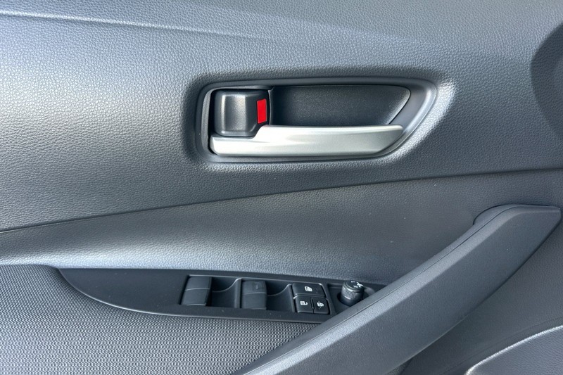 Toyota Corolla Vehicle Full-screen Gallery Image 09