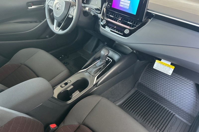 Toyota Corolla Vehicle Full-screen Gallery Image 13