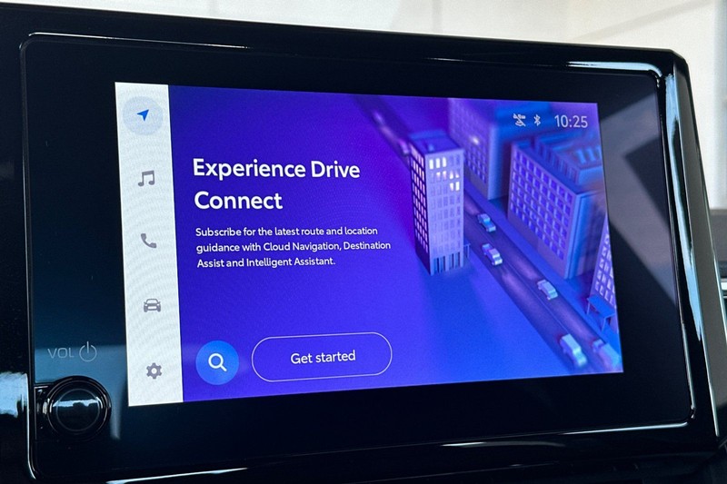 Toyota Corolla Vehicle Full-screen Gallery Image 16