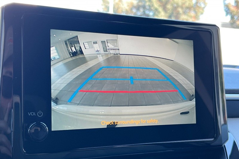 Toyota Corolla Vehicle Full-screen Gallery Image 17