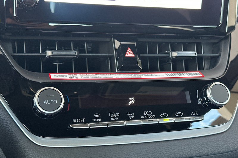 Toyota Corolla Vehicle Full-screen Gallery Image 18