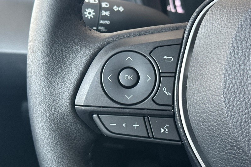 Toyota Corolla Vehicle Full-screen Gallery Image 23