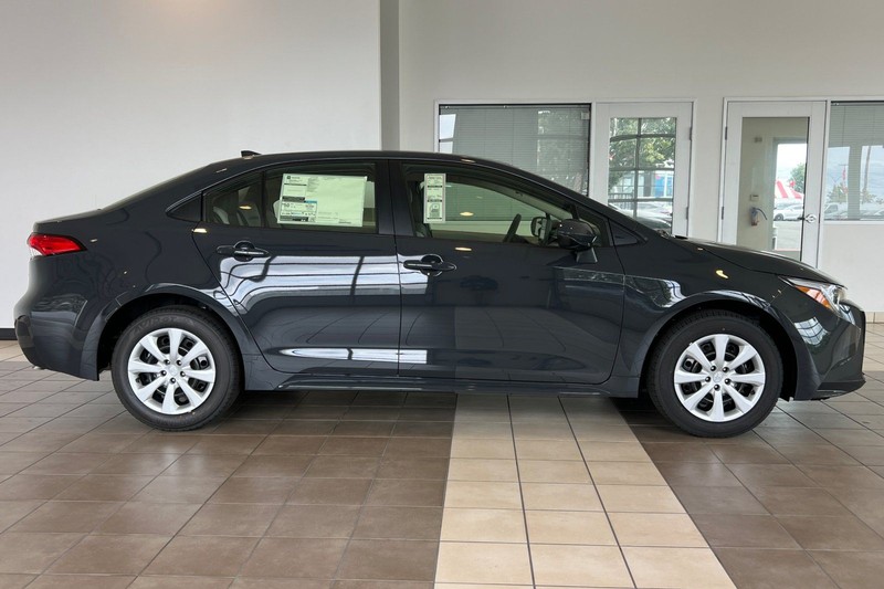 Toyota Corolla Hybrid Vehicle Full-screen Gallery Image 04