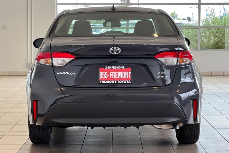 Toyota Corolla Hybrid Vehicle Full-screen Gallery Image 06