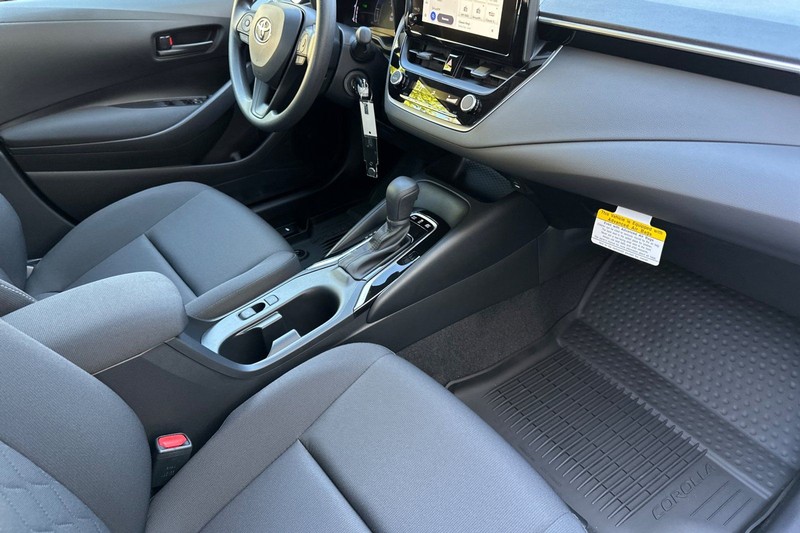 Toyota Corolla Hybrid Vehicle Full-screen Gallery Image 13