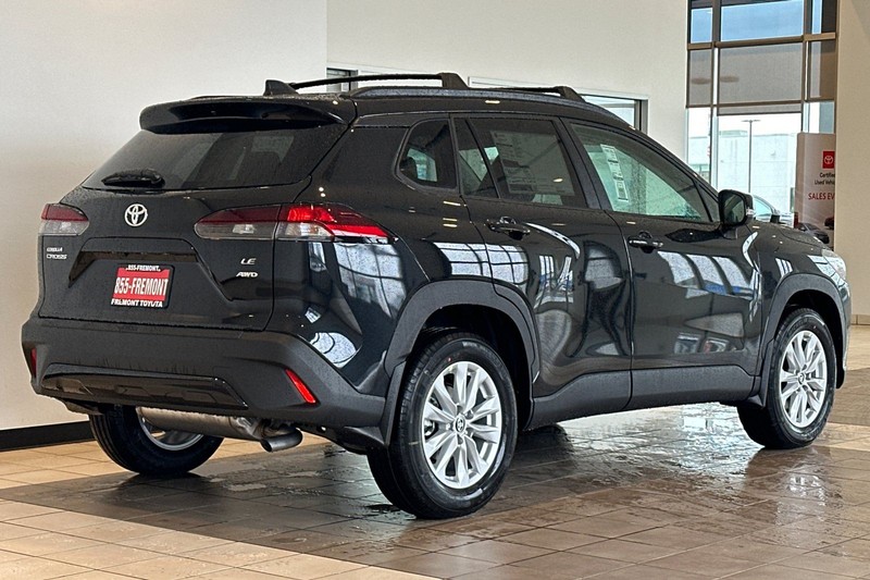 Toyota Corolla Cross Vehicle Full-screen Gallery Image 05