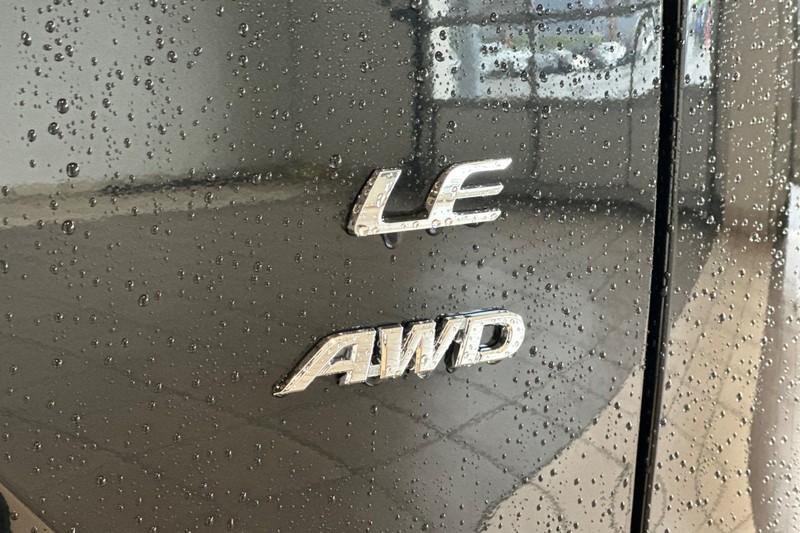 Toyota Corolla Cross Vehicle Full-screen Gallery Image 07