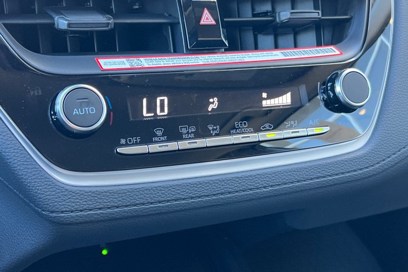 Toyota Corolla Cross Vehicle Full-screen Gallery Image 17