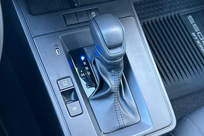 Toyota Corolla Cross Vehicle Full-screen Gallery Image 18