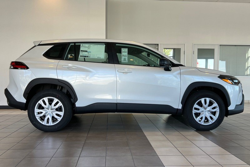 Toyota Corolla Cross Vehicle Full-screen Gallery Image 04