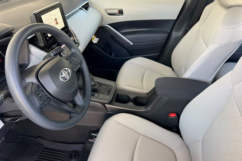 Toyota Corolla Cross Vehicle Full-screen Gallery Image 08