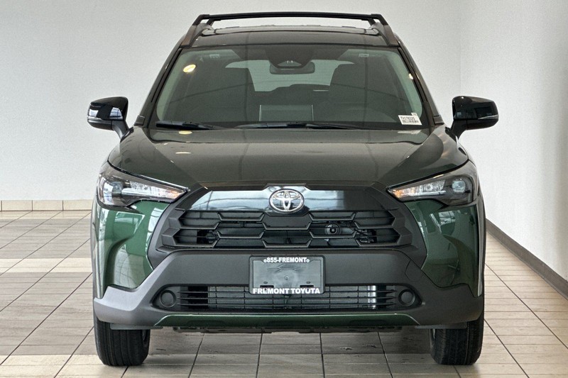 Toyota Corolla Cross Vehicle Full-screen Gallery Image 03