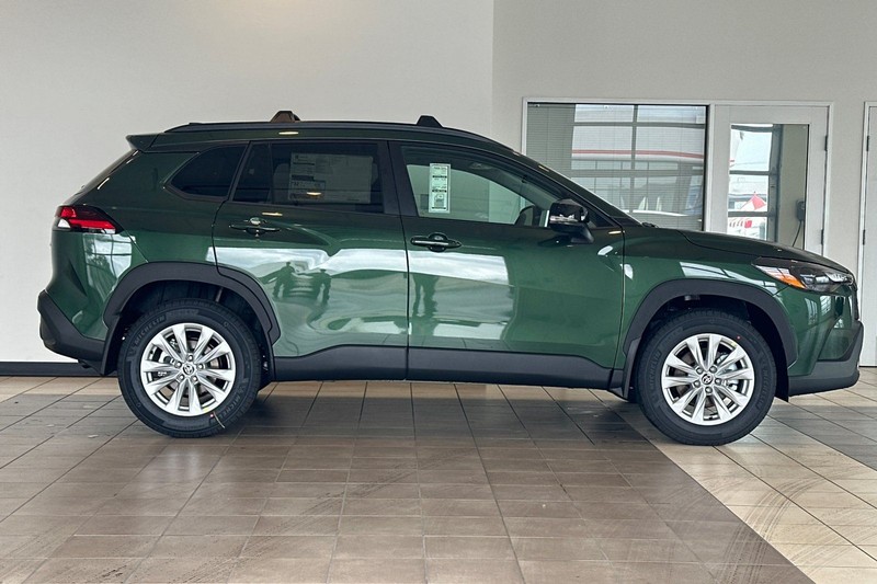 Toyota Corolla Cross Vehicle Full-screen Gallery Image 04