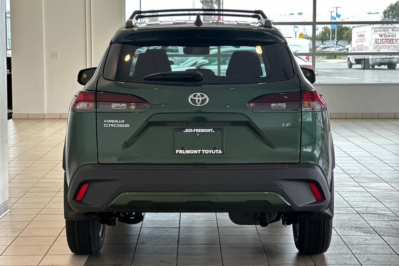 Toyota Corolla Cross Vehicle Full-screen Gallery Image 06