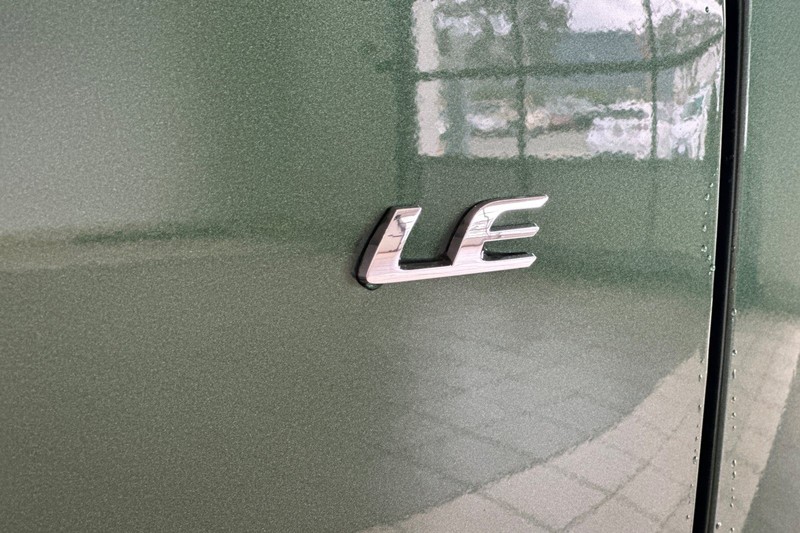 Toyota Corolla Cross Vehicle Full-screen Gallery Image 07