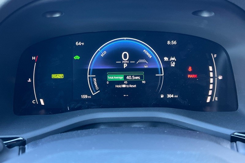 Toyota Camry Vehicle Full-screen Gallery Image 21